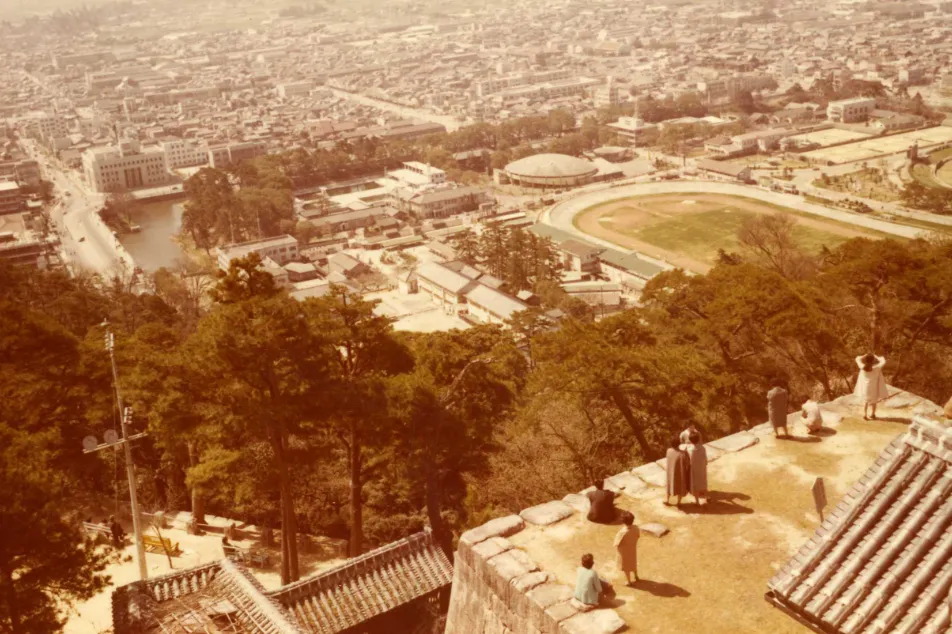 松山城と城山公園の写真